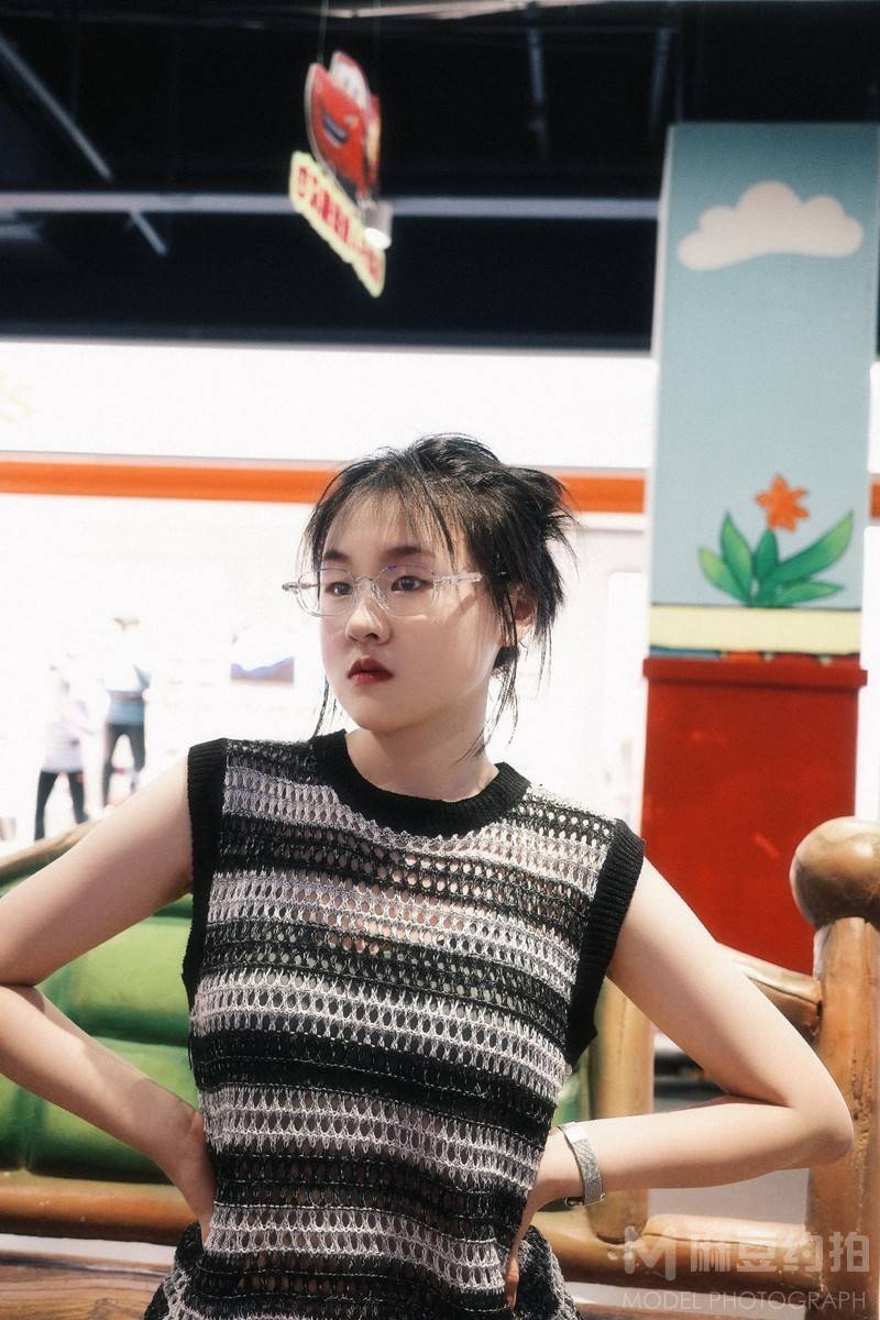 情绪模特
