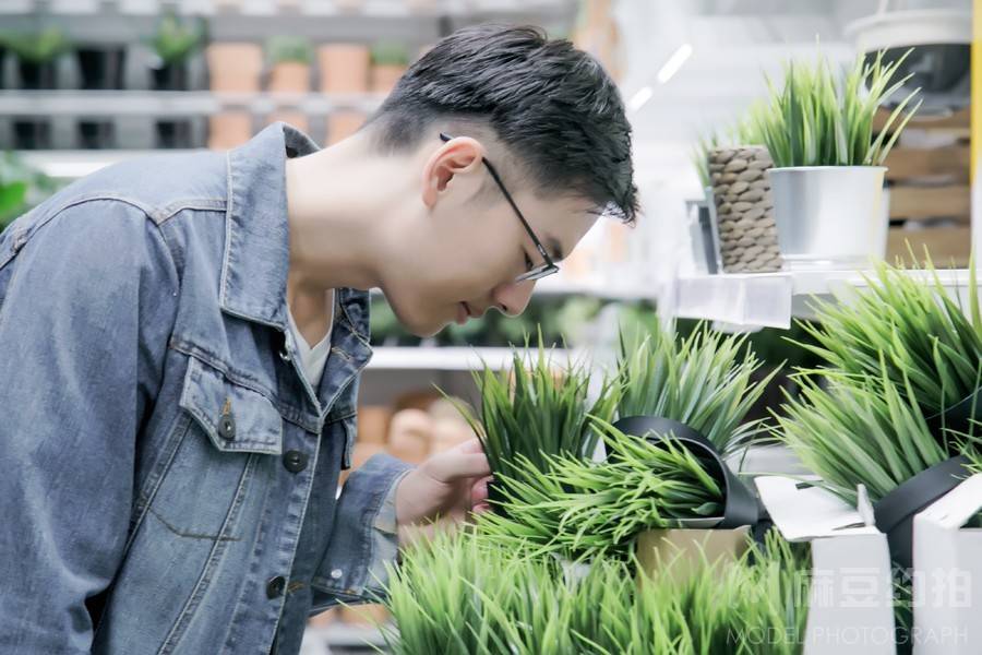 情绪模特