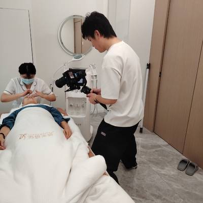 宝丽来模特