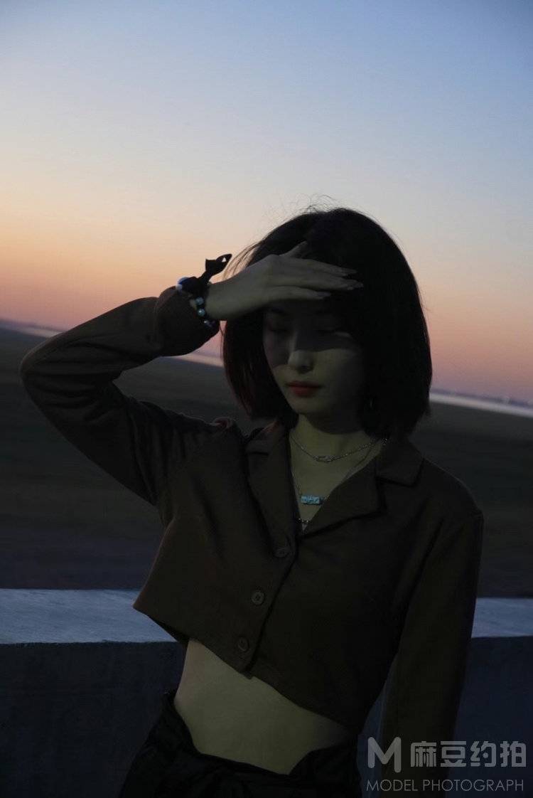情绪模特