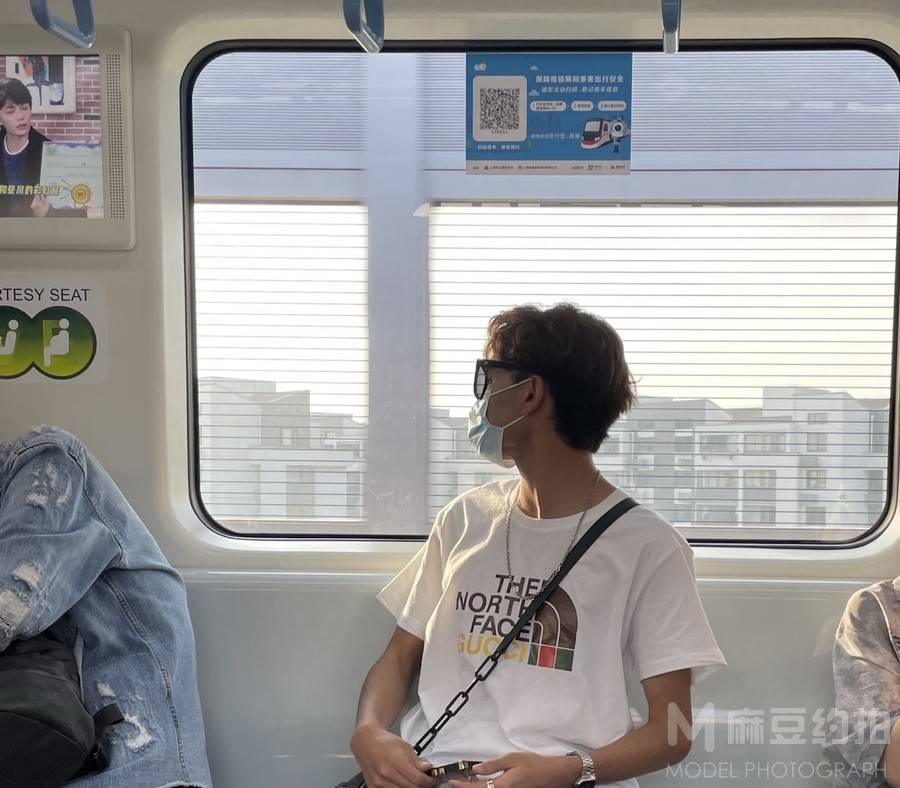 黑白模特