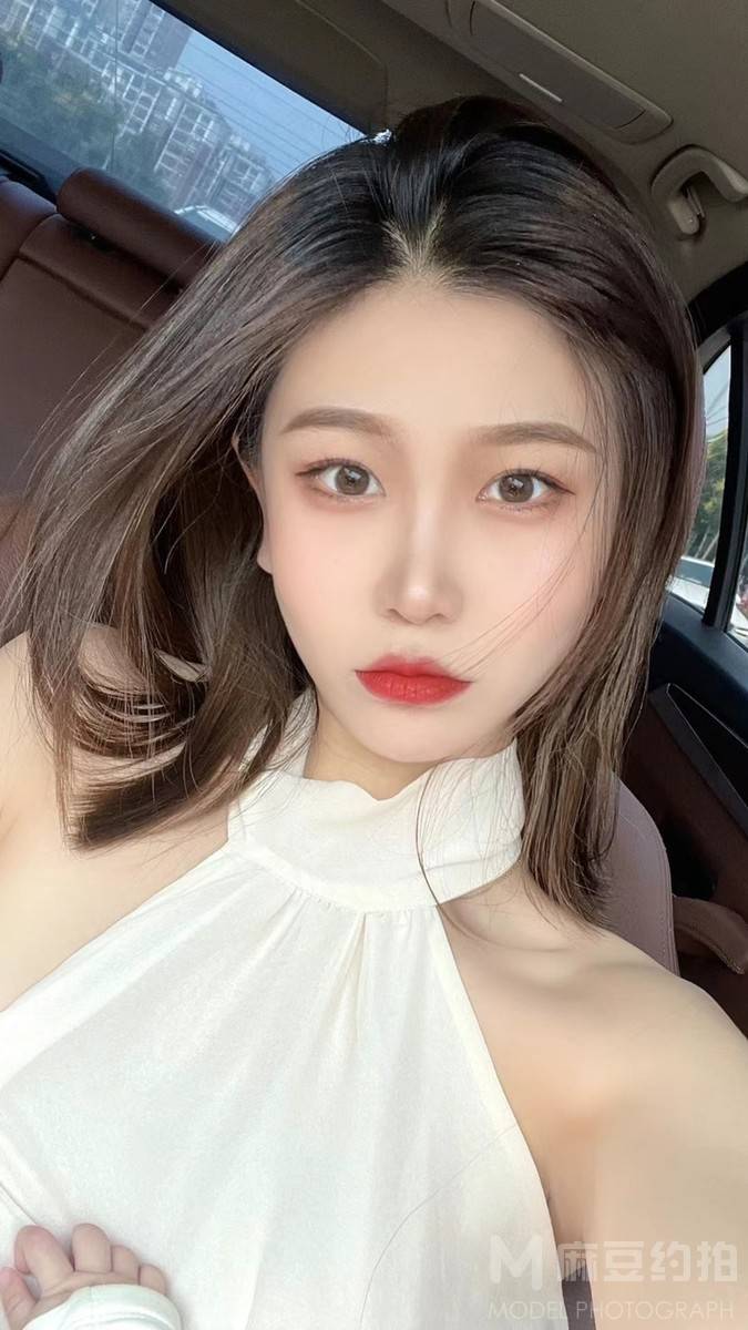 黑白模特