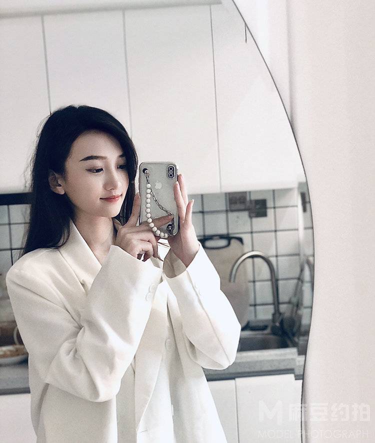 黑白模特