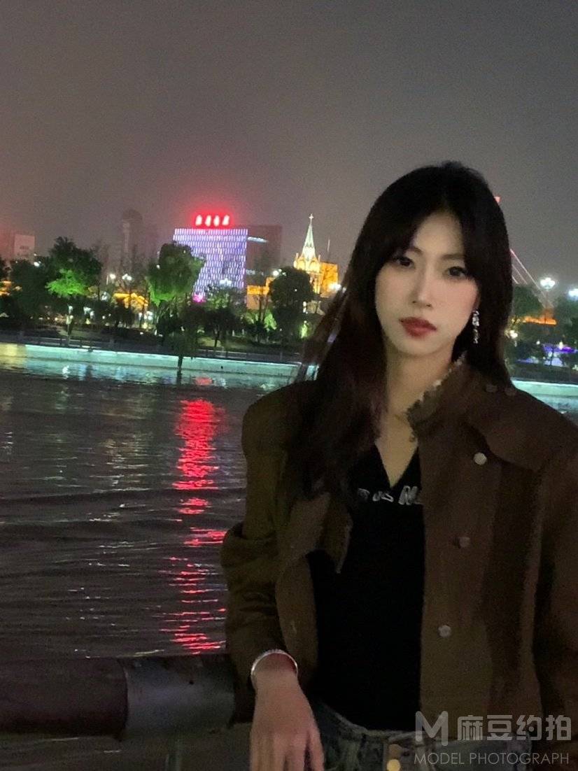 黑白模特