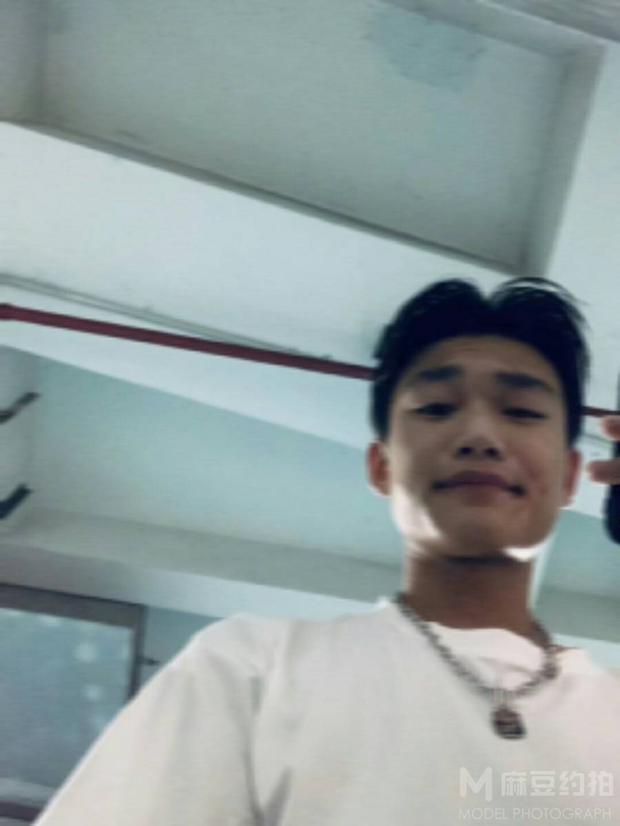 黑白模特