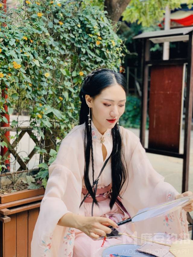汉服模特