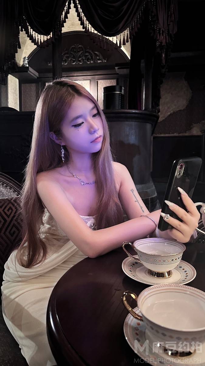 情绪模特