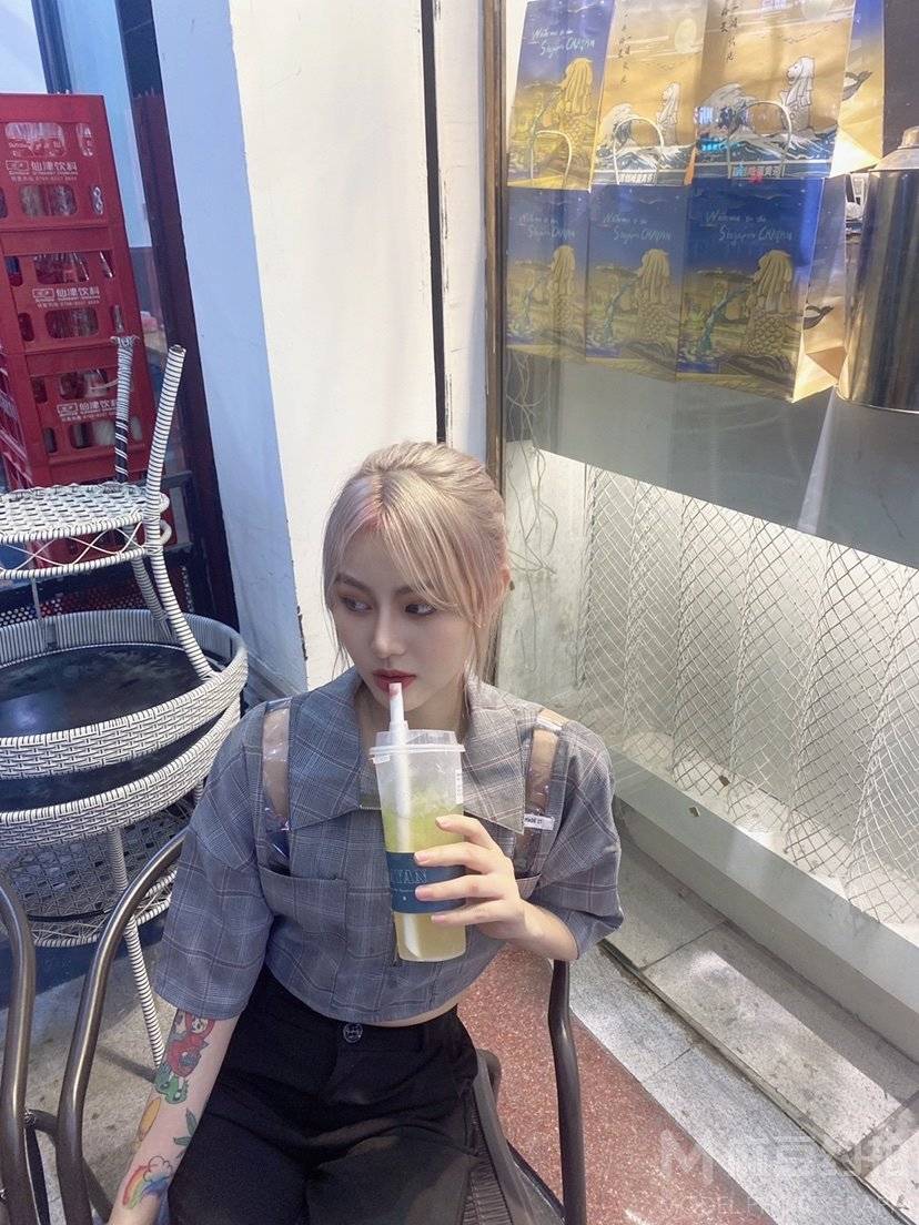 黑白模特