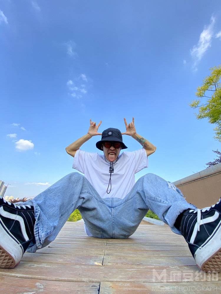 情绪模特