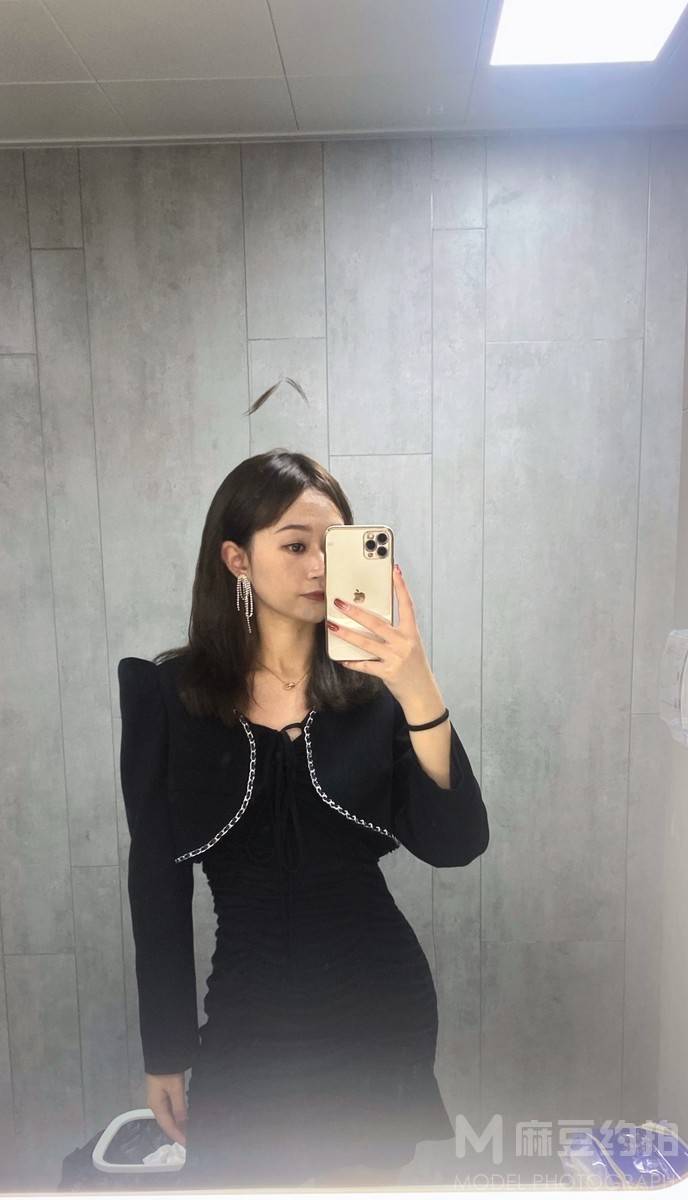 黑白模特