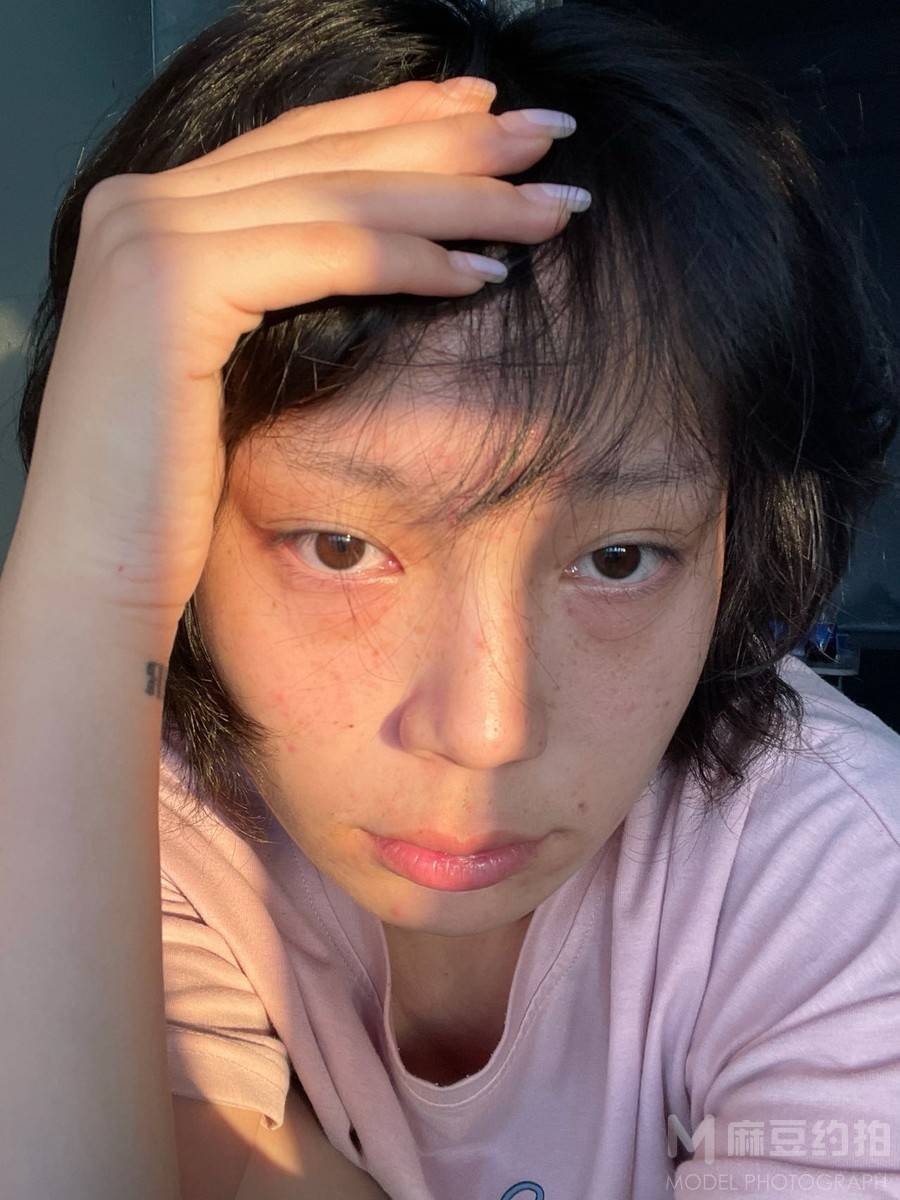 情绪模特