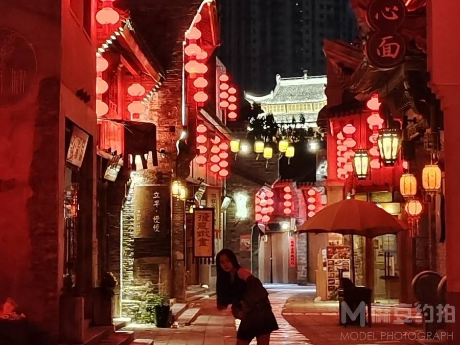 情绪模特