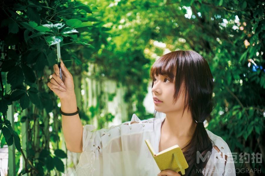 情绪模特