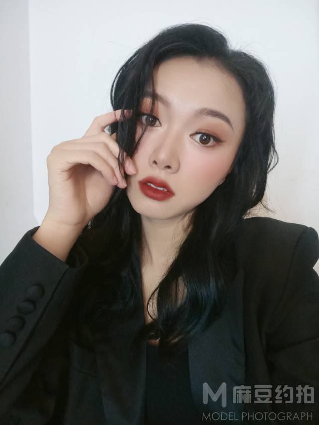情绪模特