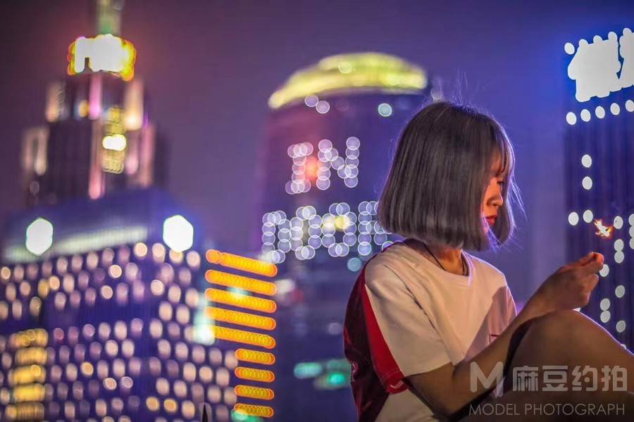 情绪模特
