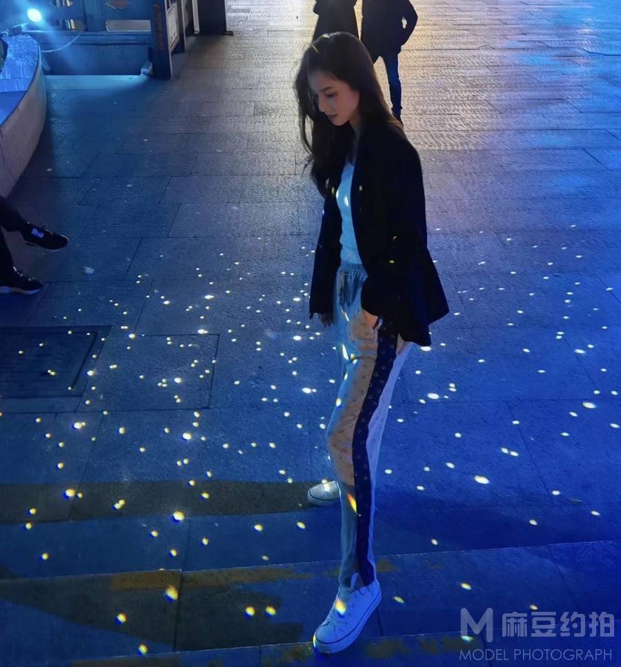 情绪模特