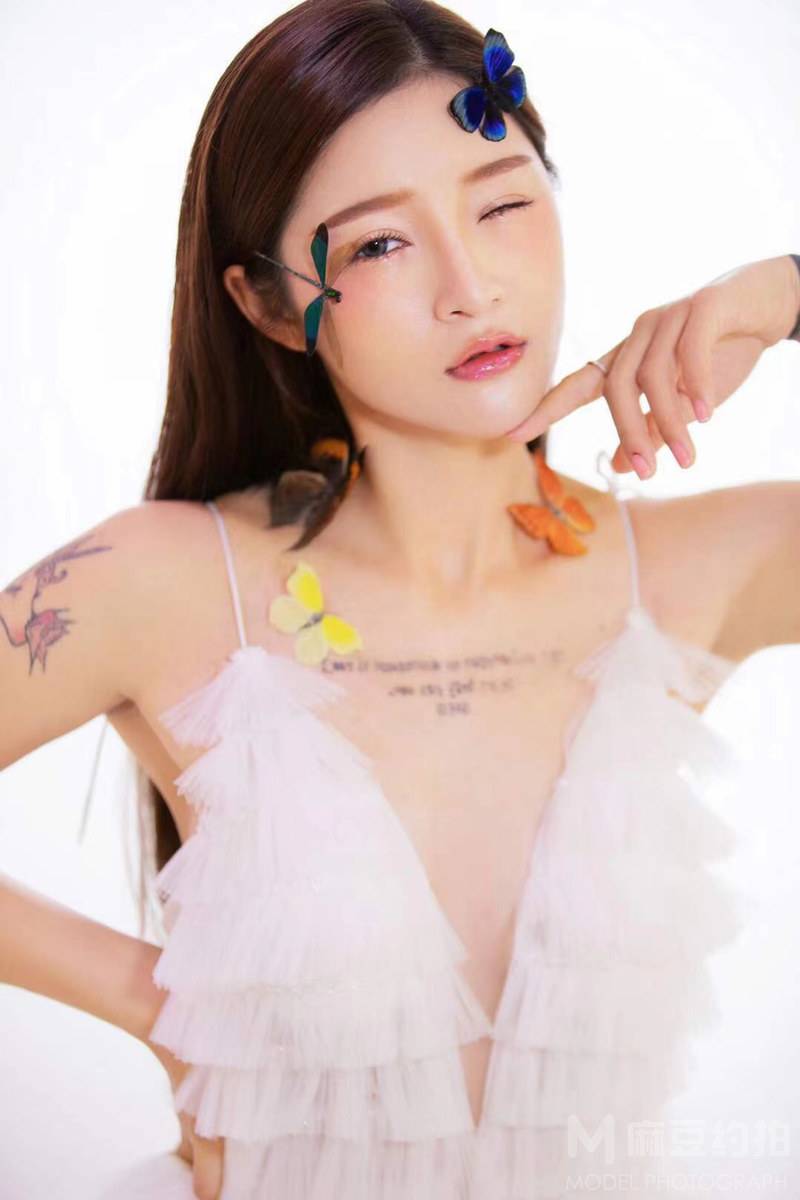 情绪模特