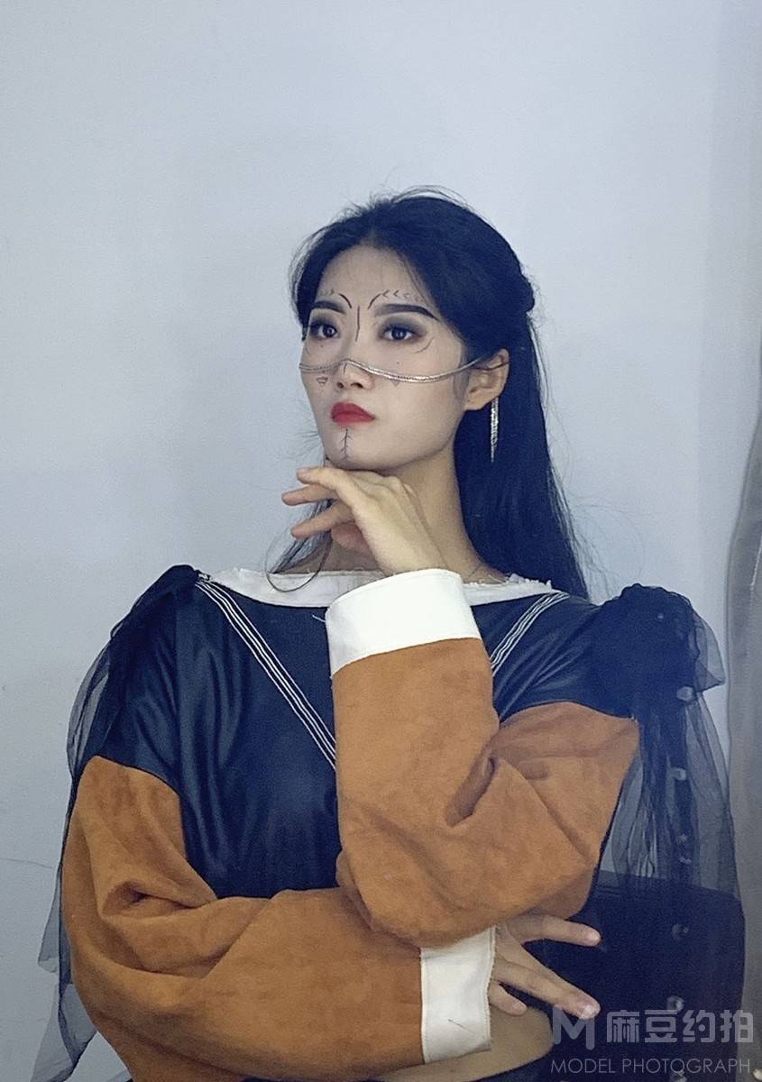 情绪模特
