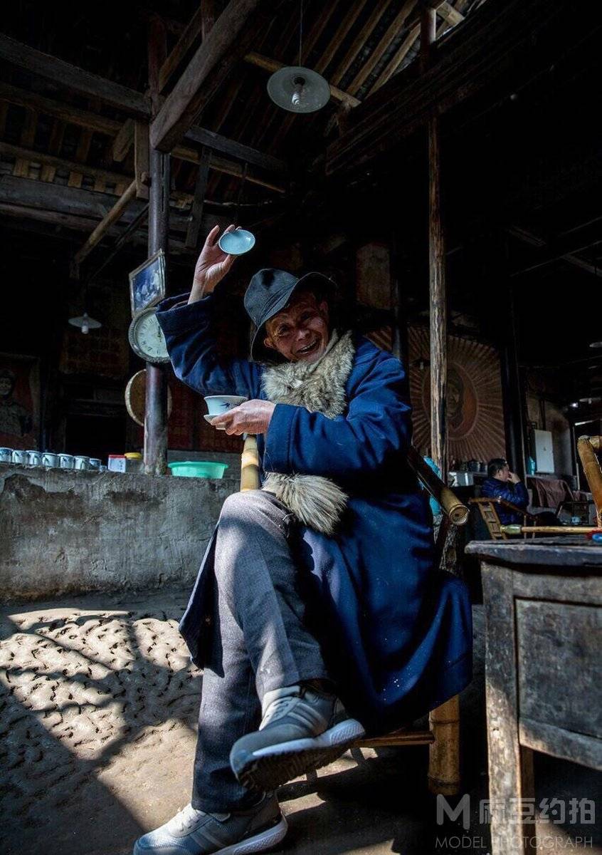 情绪模特