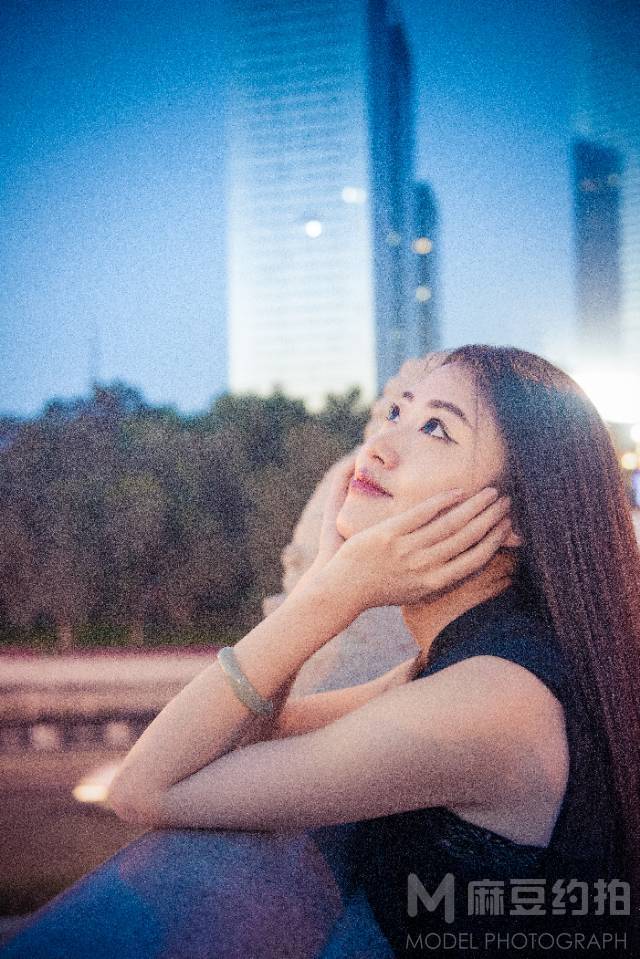 情绪模特