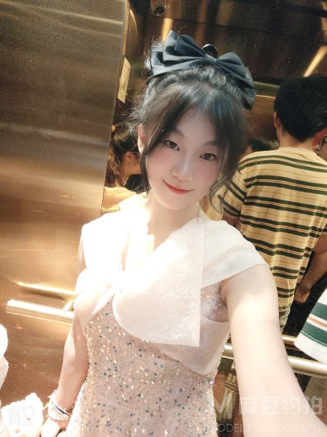 校园模特