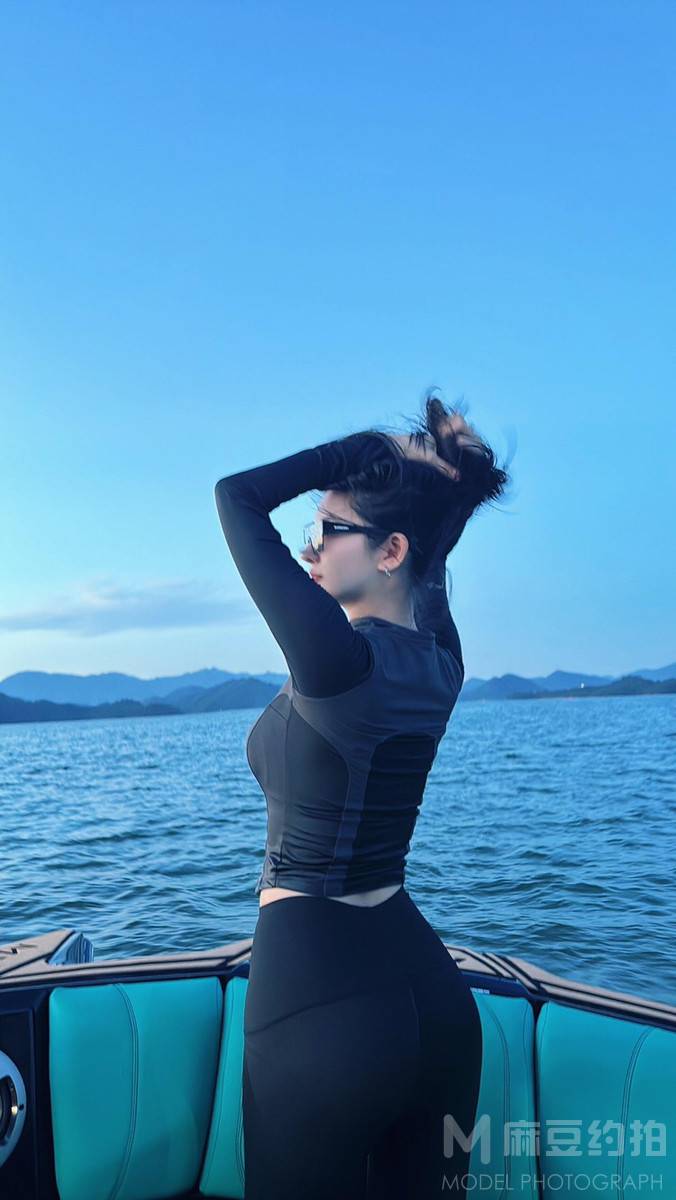 黑白模特