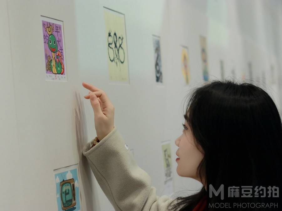 情绪模特