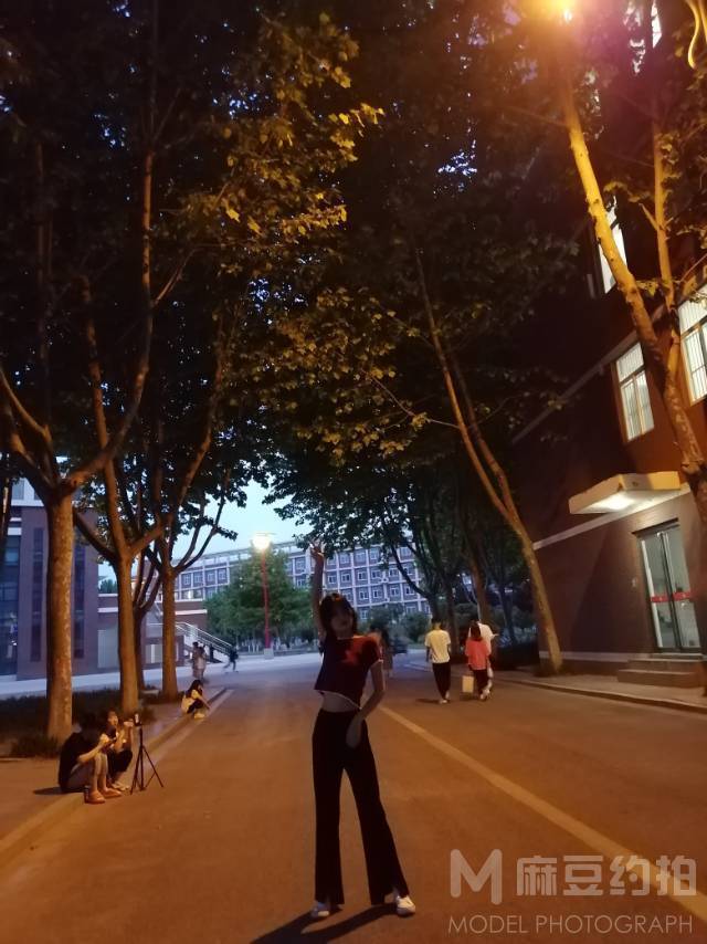 校园模特