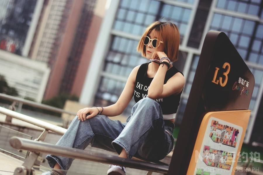 情绪模特