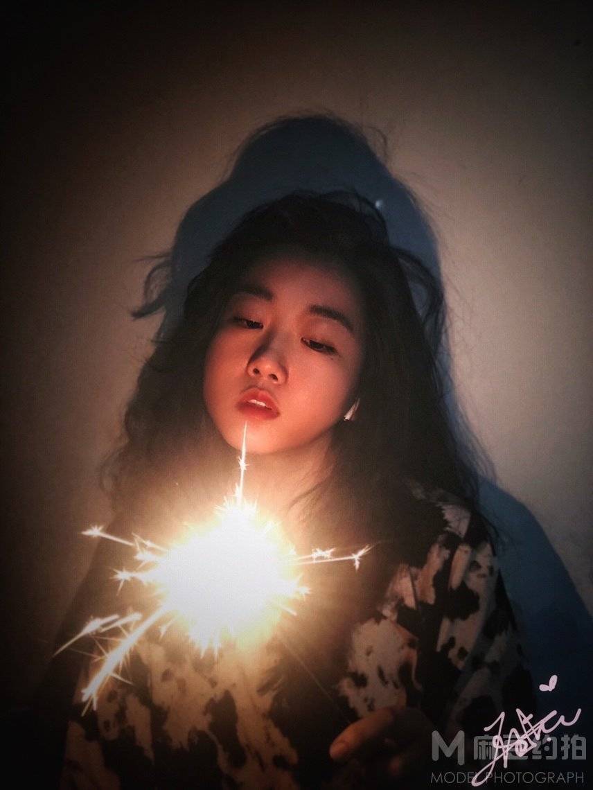 情绪模特