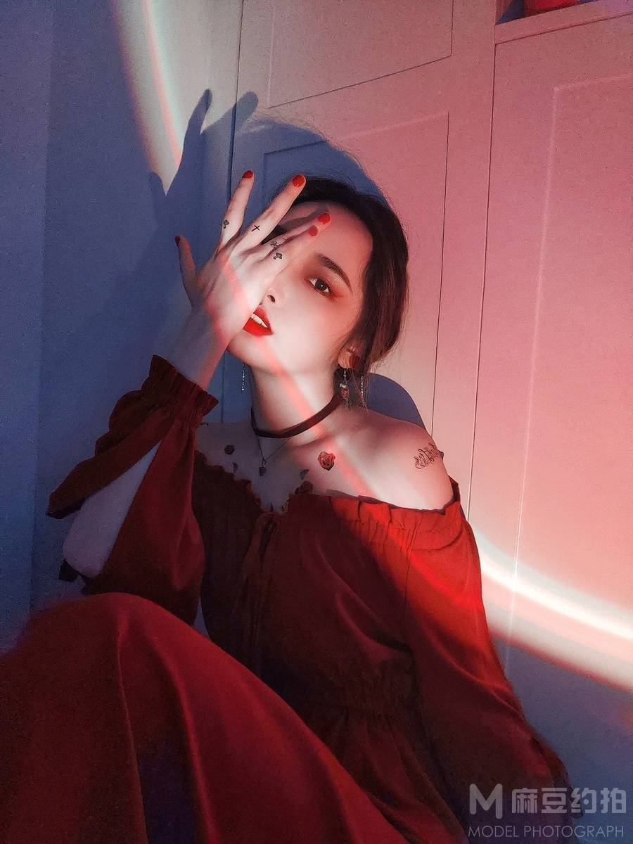 情绪模特