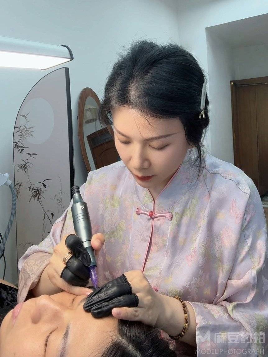 妆容模特