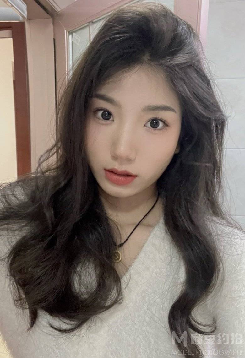 黑白模特