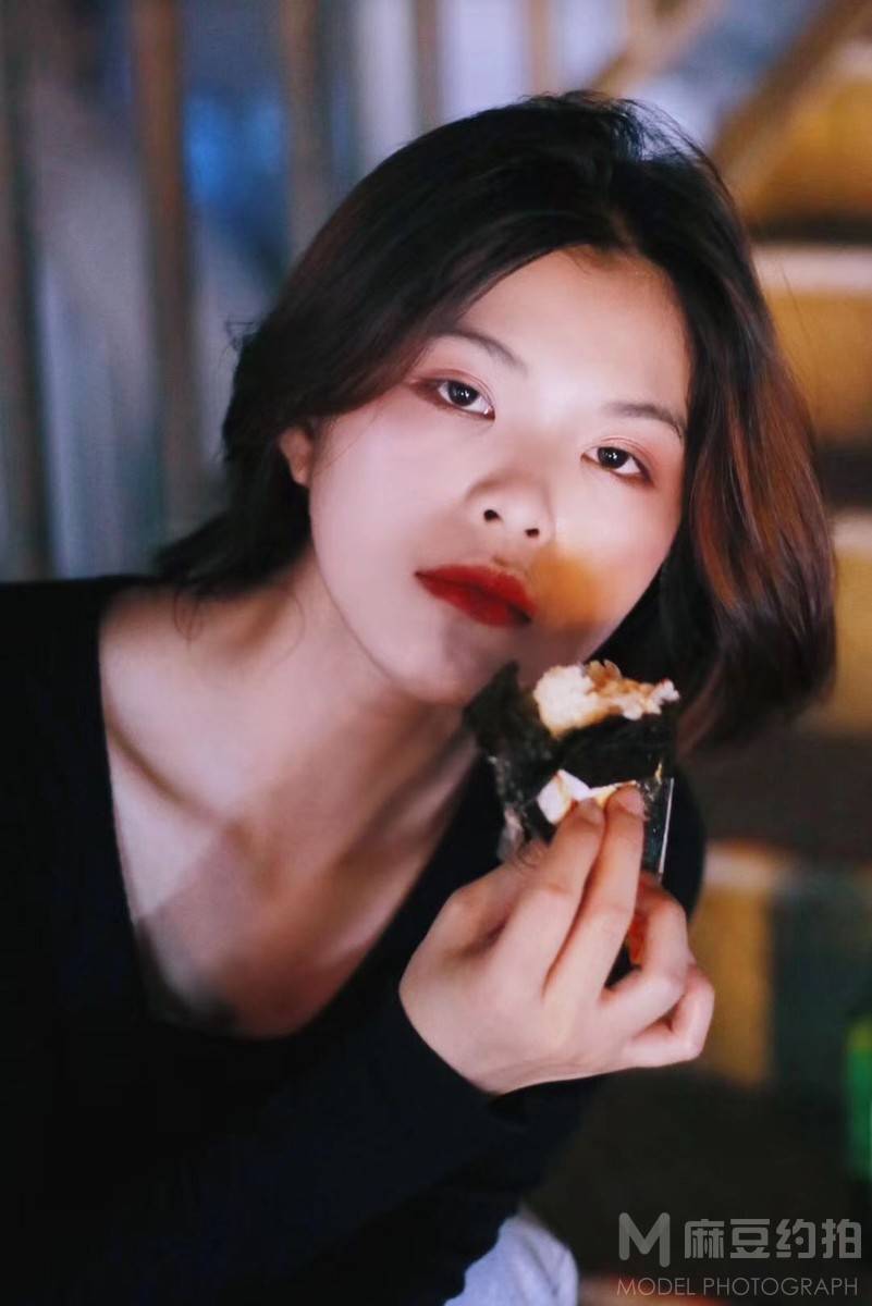 情绪模特
