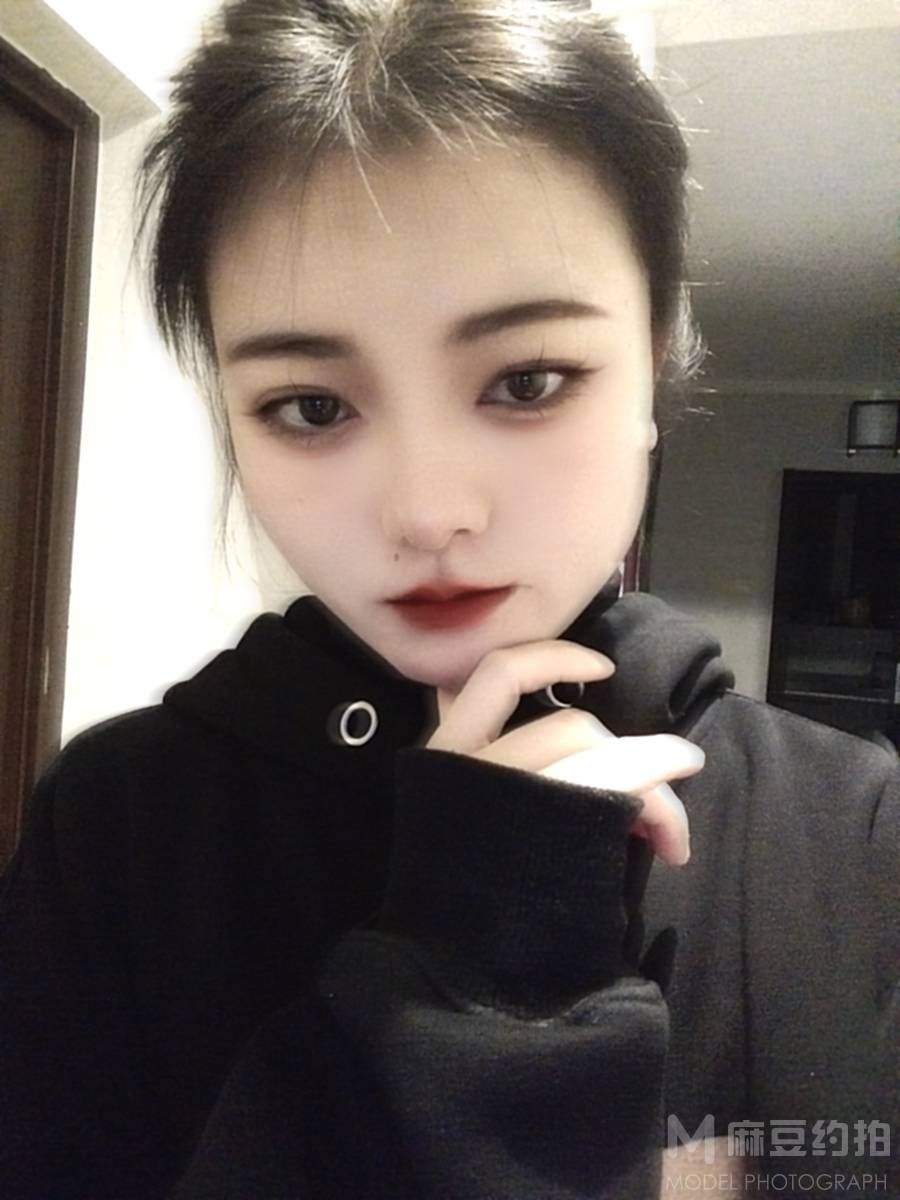 黑白模特