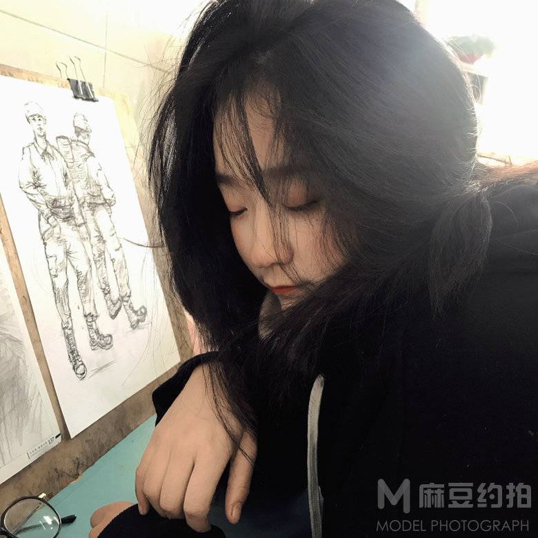 情绪模特