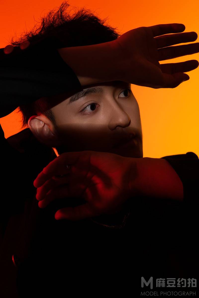 情绪模特