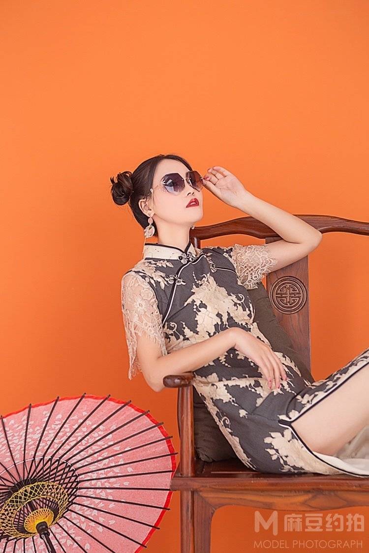 情绪模特