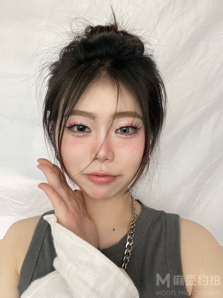 妆容模特