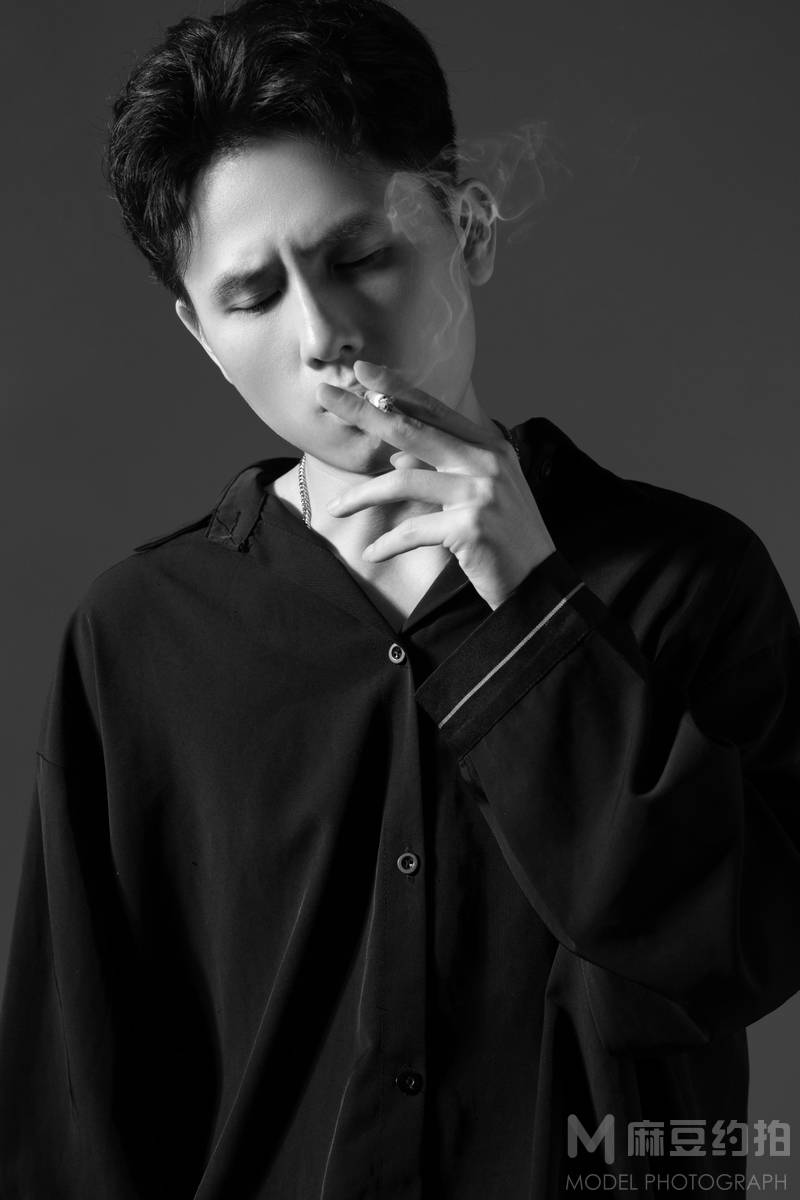 黑白模特