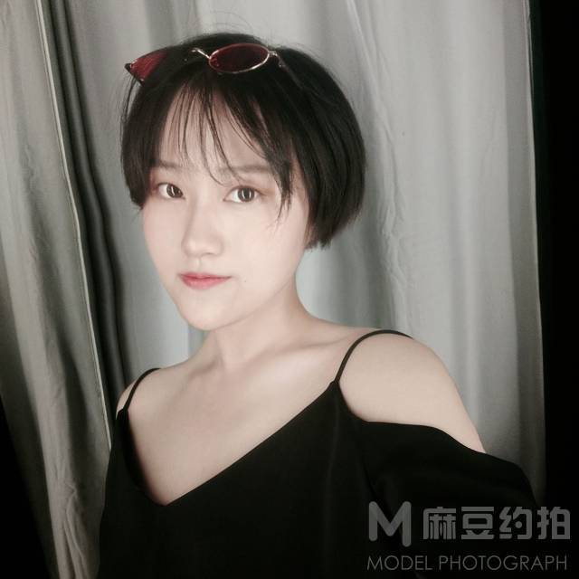 黑白模特