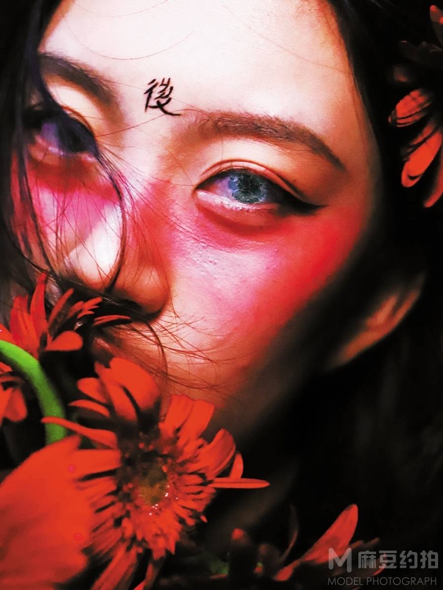 情绪模特