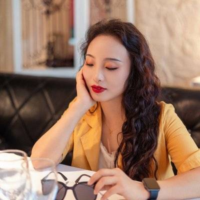 情绪模特