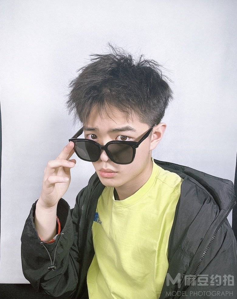 情绪模特