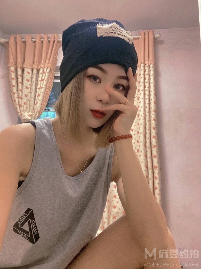 黑白模特