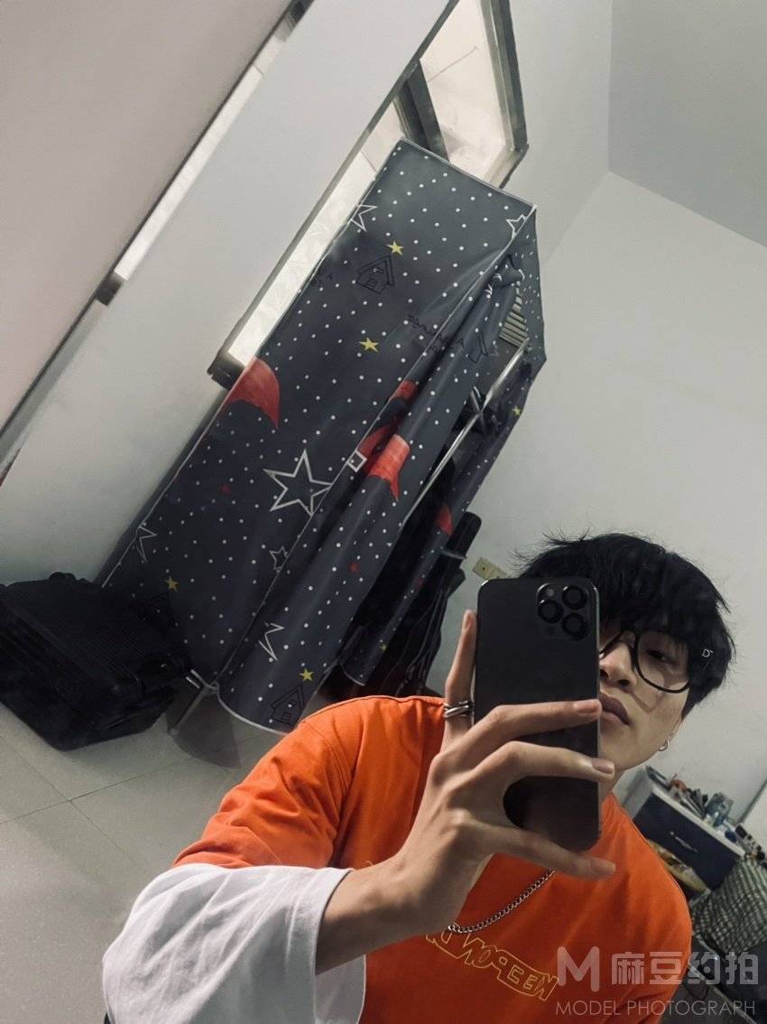 黑白模特