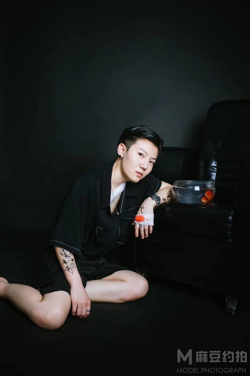 情绪模特