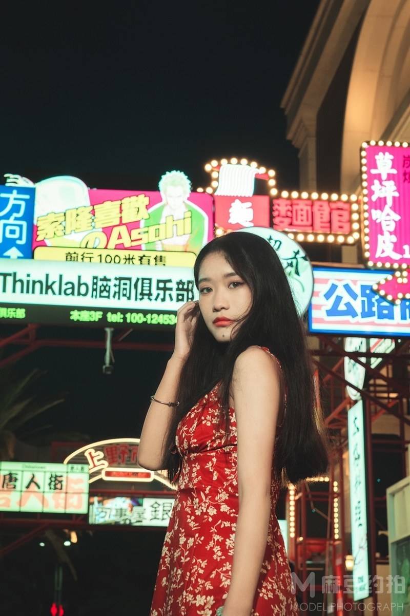 情绪模特