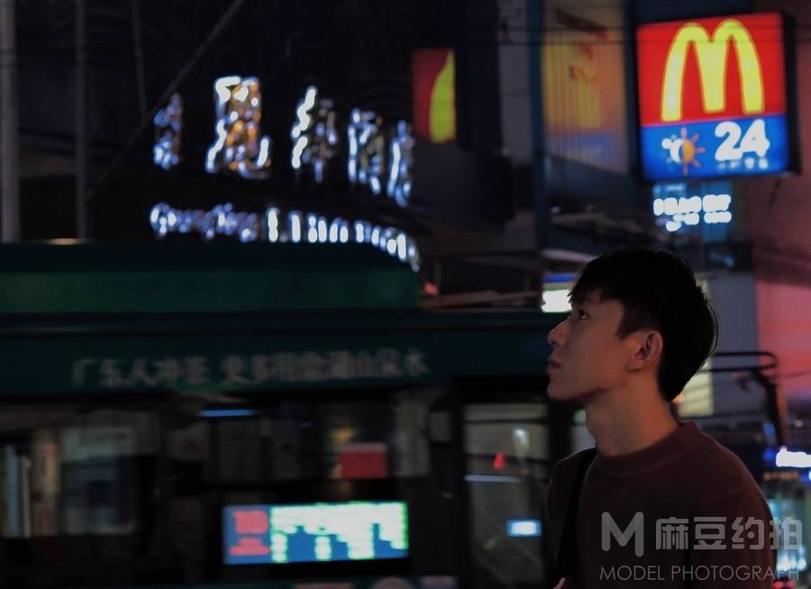 情绪模特