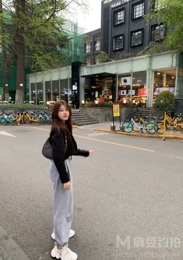校园模特